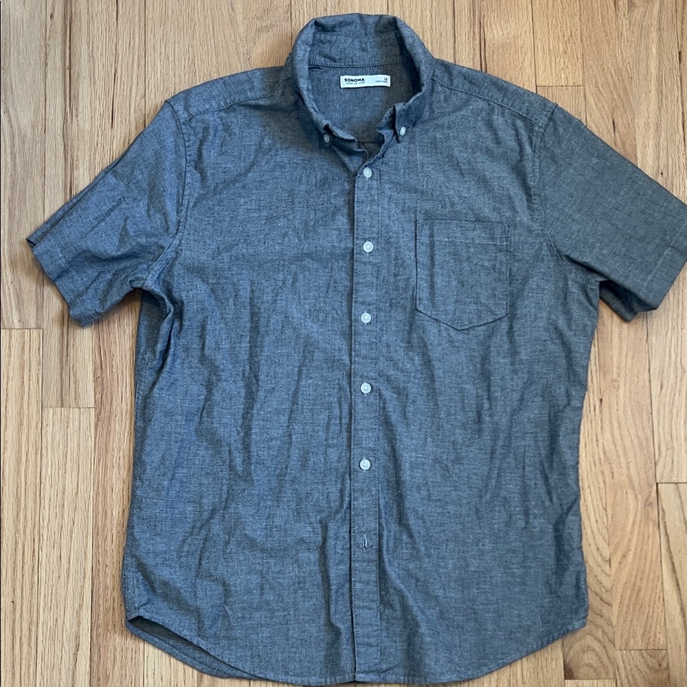Men's Short-Sleeve Button-Down Shirt in Heather Charcoal Gray